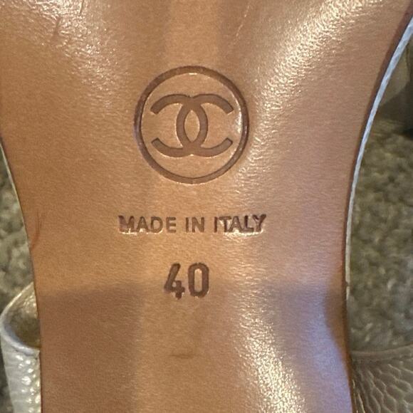 CHANEL Coco Mark CC Caviar Heeled Slip On Sandals Pearl White New w/ Defect 40 - Picture 7 of 8